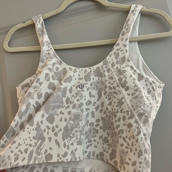 Lululemon tank - Picture 2 of 4